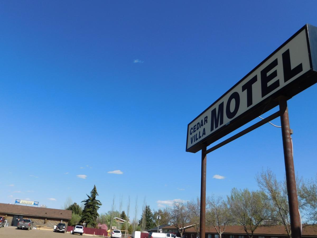 Cedar Villa Motel Foremost Exterior foto